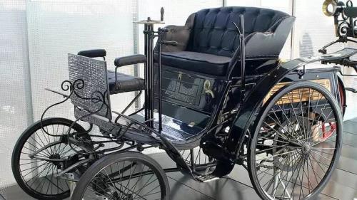 نخستین خودروی مرسدس بنز چه بود؟